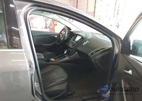 2014 Ford Focus Titanium z USA, uszkodzony, nr VIN 1FADP3N23EL317257